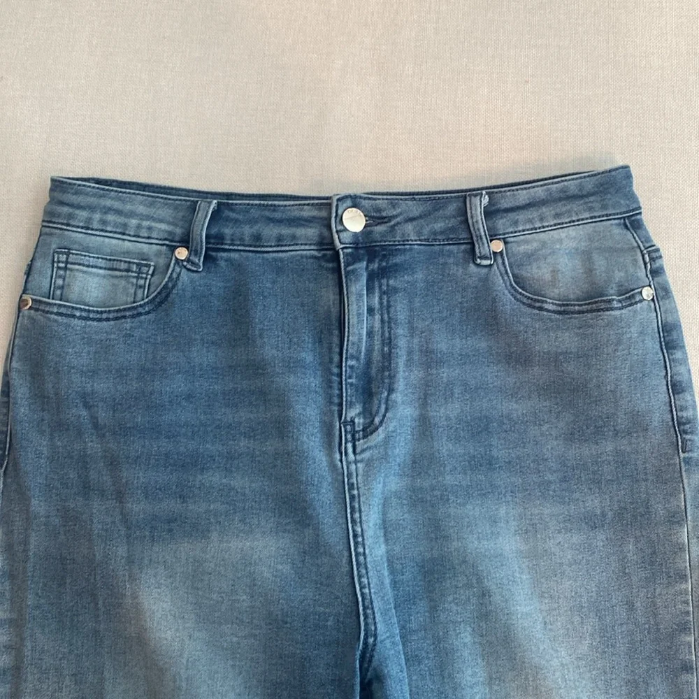bebe • High Waist Skinny Pearl Detail Ankle Jean - Medium Blue Wash - Picture 7 of 13